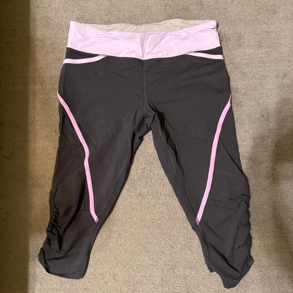 lululemon Crop Leggings Size 8 Black Pink Ruched Capri Zip Pocket